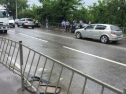 ДТП под Симферополем: На мокрой дороге «Лада» вылетела на «встречку» и столкнулась с иномаркой (ФОТО)