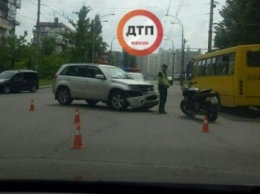 ДТП в Киеве: водитель сбил мотоциклиста