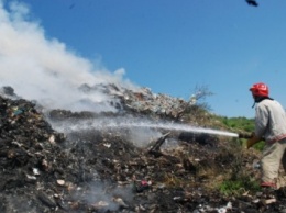 Пожарные потушили пожар на свалке во Львовской области