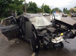 Автомобиль врезался в баннер в Кременчуге, госпитализированы четыре человека