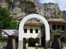 В Бахчисарае установили памятник «Крымский кофе»