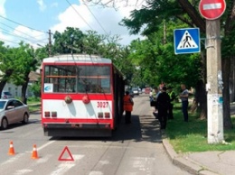 В Николаеве троллейбус сбил женщину на пешеходном переходе