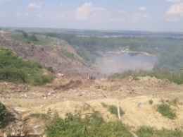 Опубликованы фото с пожара на свалке под Львовом