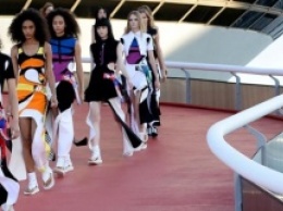 Алессандра Амбросио, Катрин Денев и другие звезды на показе круизной коллекции Louis Vuitton