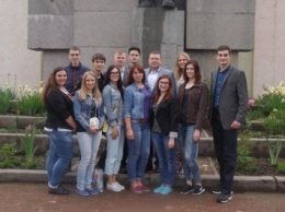 Николаевская молодежь почтила память героев «Партизанской искры»