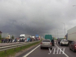 Вблизи Ровно перекрыли международную трассу "Киев-Чоп"