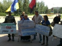 В Николаеве под зданием горсовета собрался пикет против главной сепаратистки города