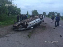 На Львовщине пьяный на Renault Laguna перевернул Peugeot Partner с милиционером. ФОТО