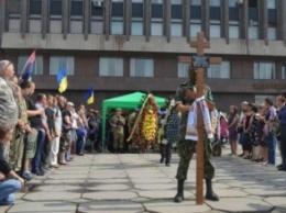 Возле Запорожской ОГА торжественно простятся с погибшим на Донбассе военным