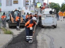 Бахарев поручил в течение недели организовать ремонт дороги на пересечении улиц Красноармейской и Крылова