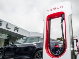 Владельцам Tesla Model 3 придется платить на фирменных зарядных станциях Supercharger