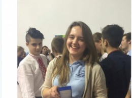 Порошенко подарил школьнице президентские часы