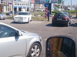 В Петербурге на Планерной улице свадебный кортеж попал в ДТП