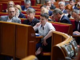 СМИ: На Банковой хотят по-тихому отправить Савченко в Западную Украину, чтобы не сорвала голосование по децентрализации