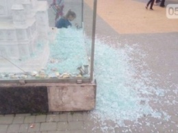В Харькове полиция задержала жителя Чугуева, разбившего стекло на макете Успенского собора