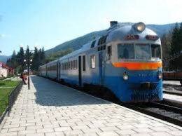 Женщина, попавшая под колеса дизель-поезда в Хмельницком, умерла в больнице