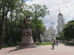 Полтавские вандалы надругались над памятником Мазепе (фото)