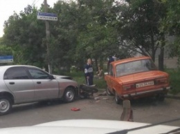 В Николаеве произошло тройное ДТП: мотоциклиста с переломом обеих ног увезла «скорая»