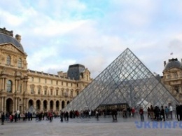 Большая вода в Париже: из Лувра начинают вывозить экспонаты