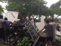 Обрушение отеля в Таиланде: под завалами 7 туристов