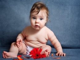 Ученые: Новорожденные с избыточным весом потребляют больше пищи, чем здоровые дети