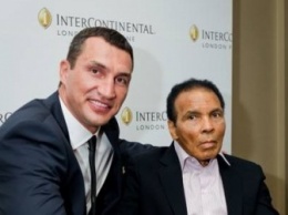 "Бог пришел за чемпионом": звезды бокса выразили соболезнования в связи со смертью Мохаммеда Али
