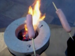 Кемеровские подростки пожарили сосиски на Вечном огне под гимн России