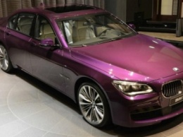 В Абу-Даби появился фиолетовый BMW 7-Series