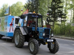 7000 км и 2 тонны дизеля: житель Урала отправился в Крым на…тракторе