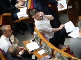 Надежде Савченко тяжело дается роль политика
