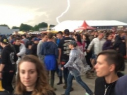 Молния ударила в эпицентр толпы на рок-фестивале, 71 пострадавший (ФОТО, ВИДЕО)