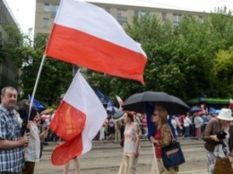 Десятки тысяч поляков прошлись маршем в защиту свободы
