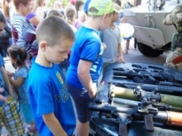 На «Праздник детской улыбки» пригласили бойцов отдела быстрого реагирования ГУ Нацполиции в Херсонской области (фото)