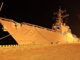 Американский ракетный эсминец готовится войти в Черное море