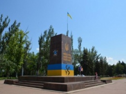 Постамент бывшего памятника Ленину в Николаеве изрисовали свастикой