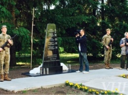 В Борисполе появился обелиск в память о сбитом под Славянском самолете