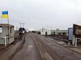 В Донецкой области террористы обстреляли три контрольных поста