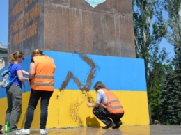 Осквернение флага Украины свастикой в центре Николаева квалифицировали как хулиганство