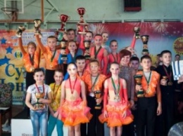 Танцоры из Мирнограда (Димитрова) привезли домой 22 кубка и 72 медали