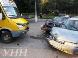 В Кировограде произошло ДТП с участием двух легковушек и двух маршруток