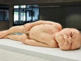 Финляндия: В Тампере проходит выставка работ Рона Мьюека