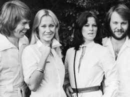 Группа ABBA снова вместе в честь 50-летнего юбилея