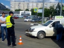 В Харькове столкнулись иномарка и такси (ФОТО)