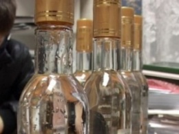 Цех по изготовлению суррогатного алкоголя был обнаружен в Подмосковье