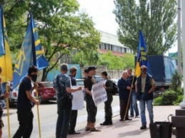 Местная организация ВО «Свобода» вновь пикетирует здание Бердянского горрайонного суда