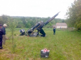 В Хмельницкой области вертолет рухнул на сельские поля