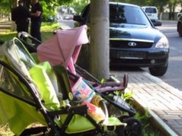 В Мариуполе водитель сбил женщин с колясками (ФОТО)