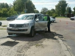 В Харькове "ВАЗ" протаранил иномарку: оба водителя пострадали (ФОТО)