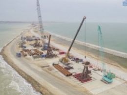 Строительство Керченского моста "заморозили"