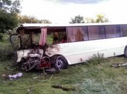 Трагическое ДТП в Лисичанске: прицеп КамАЗа протаранил автобус с рабочими. Есть пострадавшие